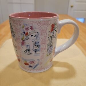 🎆EUC~ DISNEY PRINCESS MUG